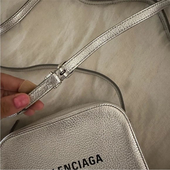NEW Balenciaga Everyday Camera Bag Leather Bag Silver 552372 - Picture 2 of 11